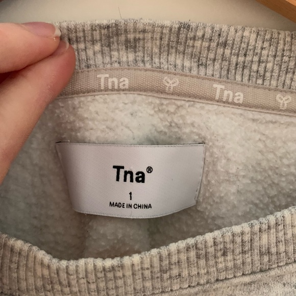 TNA cropped Heather grey crewneck. Size 1 (XS-S). - Picture 2 of 3